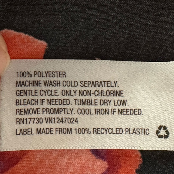 πΊ Ava & Viv Womenβs Plus Size Floral V-Neck Blouse πΊ - Picture 3 of 10